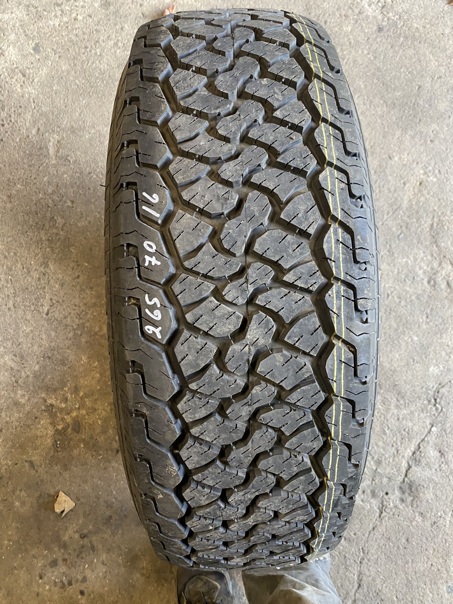 One Like New Tire 265 70 16
