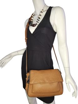 AIMEE KESTENBERG BROWN PEBBLED LEATHER CROSSBODY  EXPANDABLE PURSE BAG SHOULDER
The AIMEE KESTENBERG Brown