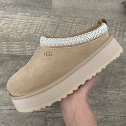 UGG Tazz Slipper Sand Platform Size 8 