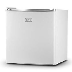 BLACK+DECKER BCRK17W Compact Refrigerator Energy Star Single Door Mini Fridge with Freezer, 1.7 Cubic Ft., White Amazon's Choice 