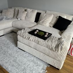 Cream 3 Piece Sectional 141’