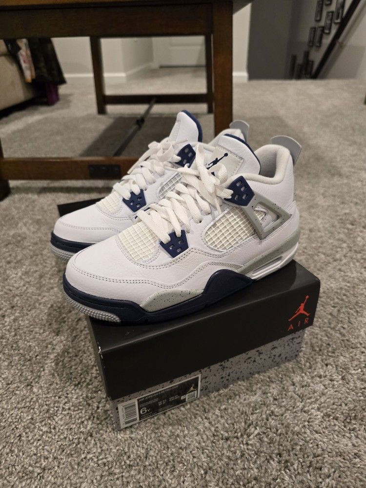 Authentic and Unworn Air Jordan 4 Retro Midnight Navy Size 6Y Shoes (GS)