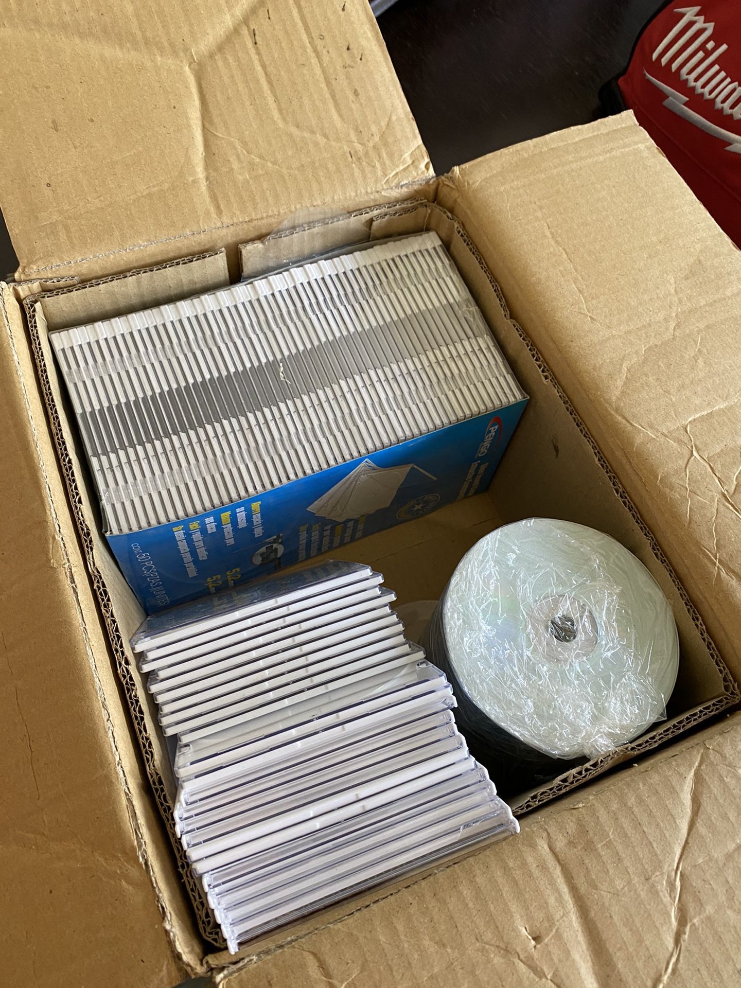 blank CDs for burning 700mb storage with cases