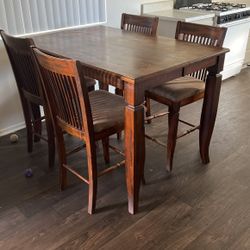 Extendable Table With 4 Chairs 🪑