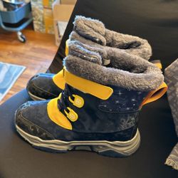 Kids Size 6 Winter Boots, Brand New, Escondido Ca