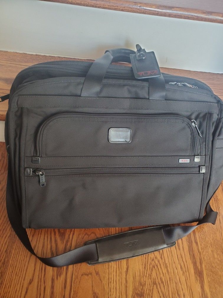 Tumi 2212IDH Expandable garment shoulder carrying on bag