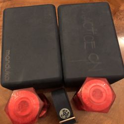 Manduka’s  Recycled Foam Yoga Blocks Set