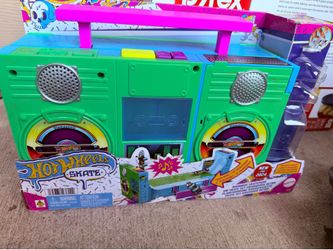 Hot wheels skating board radio