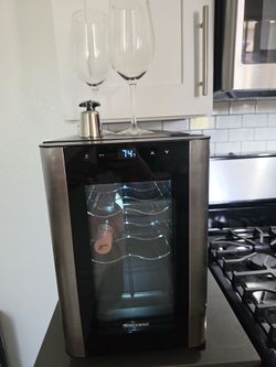 Wine Enthusiast 6-Bottle Wine Cooler – Excellent Condition