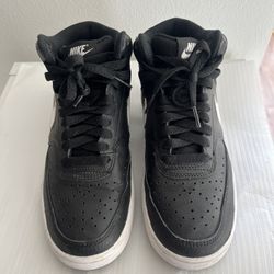 Used Black & White Nikes 