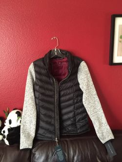 NWT Tommy Hilfiger knit woven puffer size XS and S, packable, and with packable hat on the back, color is black