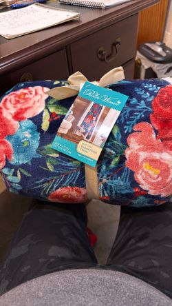 Holiday Floral Velvet Plush Throw