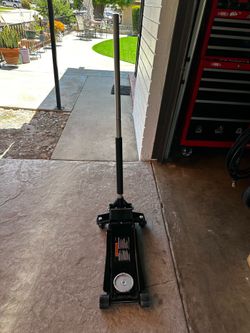 New husky 2.5ton low profile hydraulic jack. Try before you buy. Pick up only.