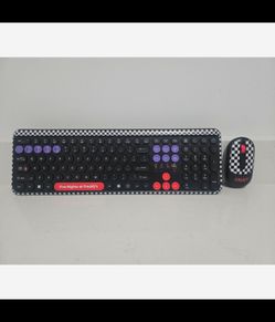 Five Nights at Freddy's keyboard and mouse set with black and white checkered border