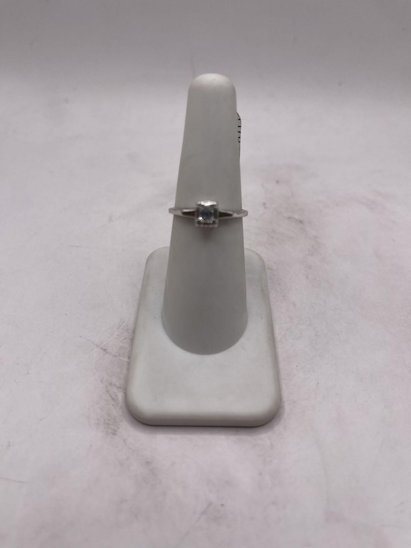 14kt Gold Engagement Style Ring w/ Dia Chip And Simple Design