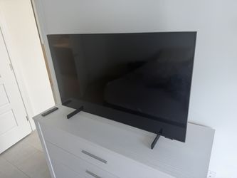 Samsung 43” 4K Smart TV CU8000 — Very Good Condition