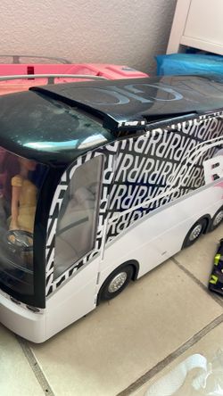 Doll bus