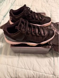 Preowned Jordan 11 low 72-10 size 10 Men