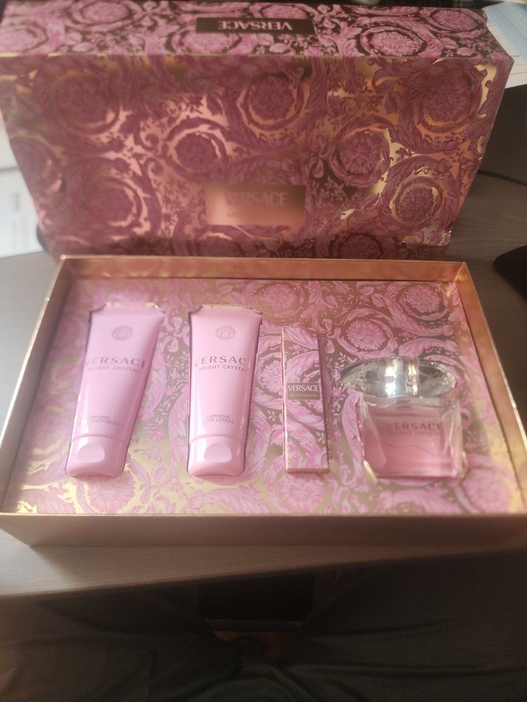 Versace Bright Crystal Perfume Set