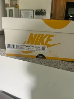 Nike Jordan- retro 1 (7 1/2)