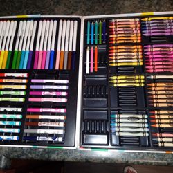 FOLDABLE ART SUPPLY KIT Like New (Missing a few colors & latches dont close properly)
$15
Pick up McKinney 