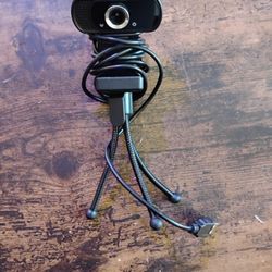 Webcam 1080p W/ Microphone And Tripod 