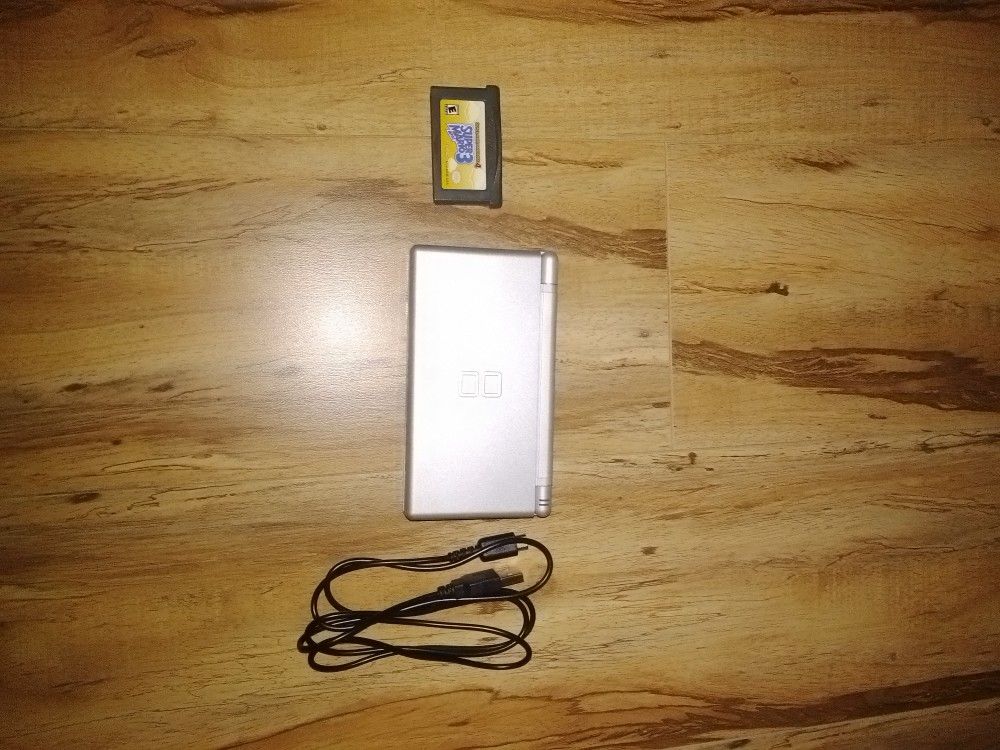 Nintendo DS Lite With Mario Game