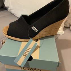 Brand New Toms Shoes 
