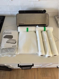 The FoodSaver VS3000 is a versatile 2-in-1 vacuum sealing system