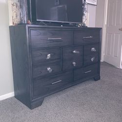 King size bedroom set brand new with tickets no smoking no dogs no animals