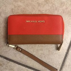 Michael Kors Wristlet Wallet – Zip Around (Like New)