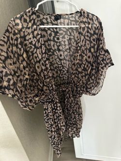 Women’s express blouse wrap $2