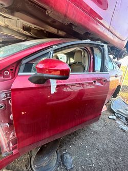 2020 Ford Fusión doors