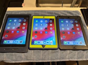 iPad Air MD785LL/B A1474 16 GB Case Included