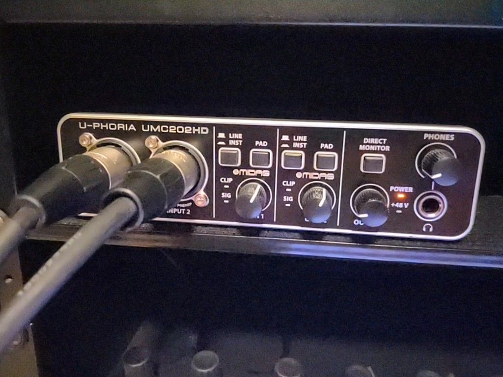 BEHRINGER UMC204HD