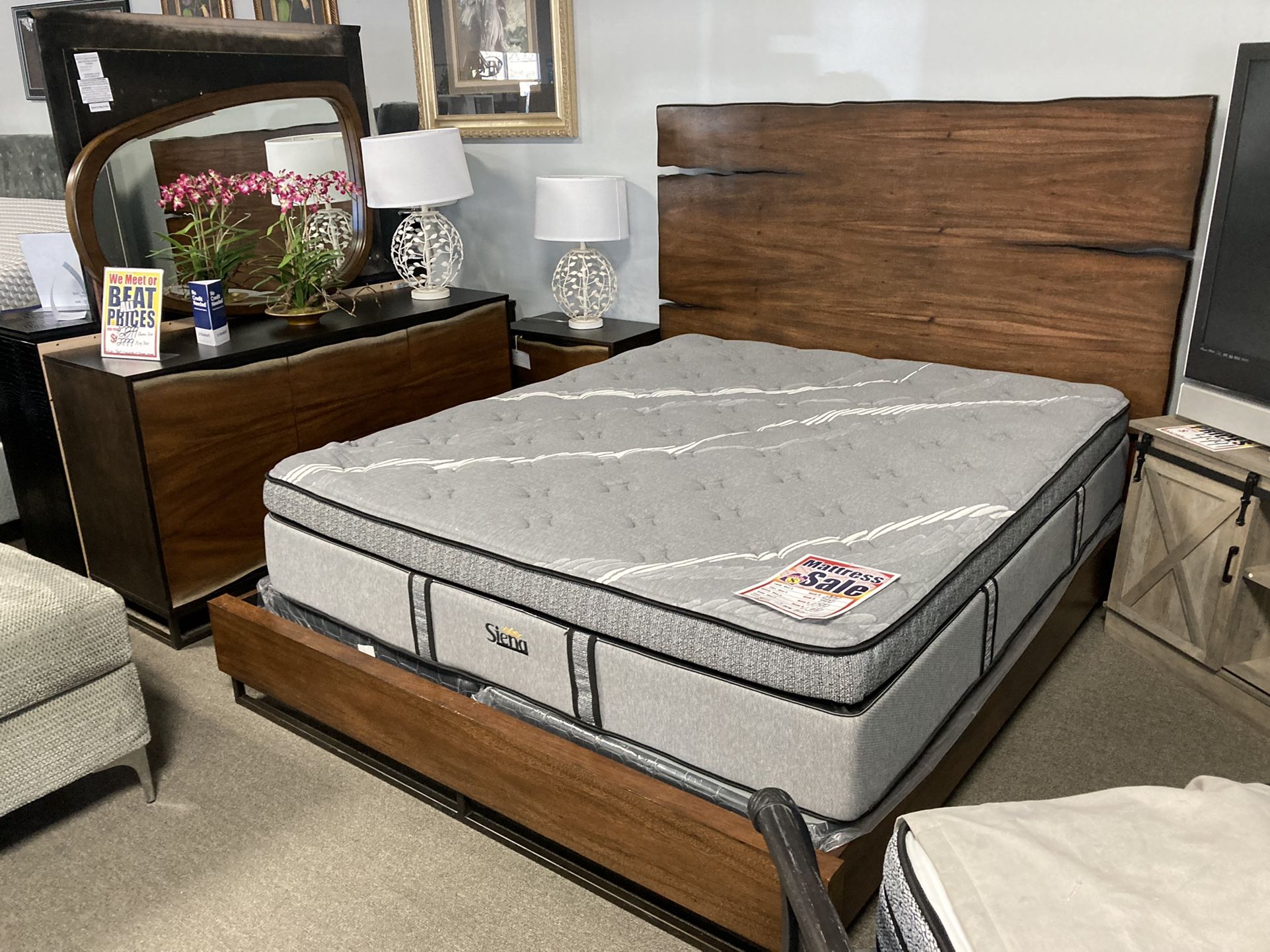 Beautiful Bedroom Set ✨🤎 Easy Financing Available ✨🤍 Free Delivery 🚚