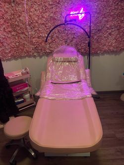 Tattoo table.. barely used. With brand new light