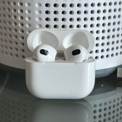 Apple AirPods Generation 3
