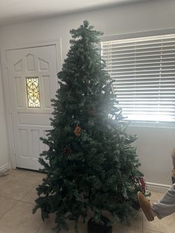 Christmas Tree 6.9 Ft Great 🎄