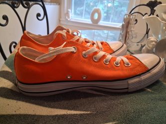 CHUCK TAYLOR  ALL STAR CONVERSE SNEAKERS...NEON 🍊  SIZE 8  Men....10 Women
