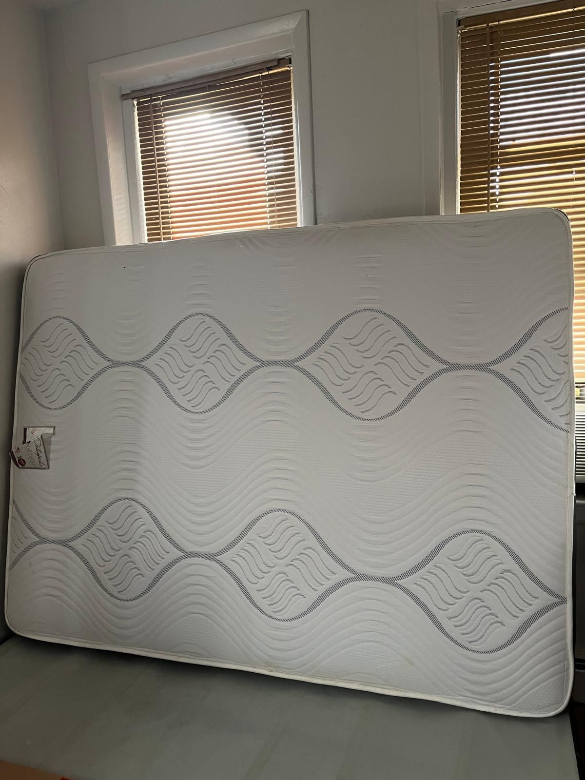 Mattress Queen + Box Spring Foundation