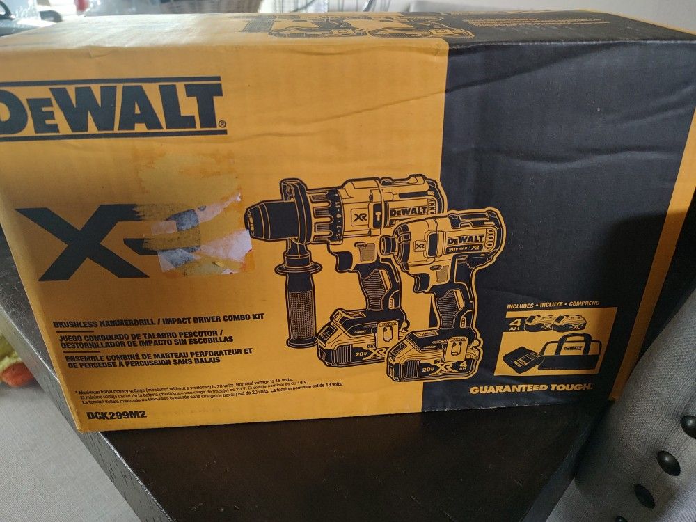 New DeWalt 20v XR Brushless Hammer Drill/Impact Driver Combo Kit