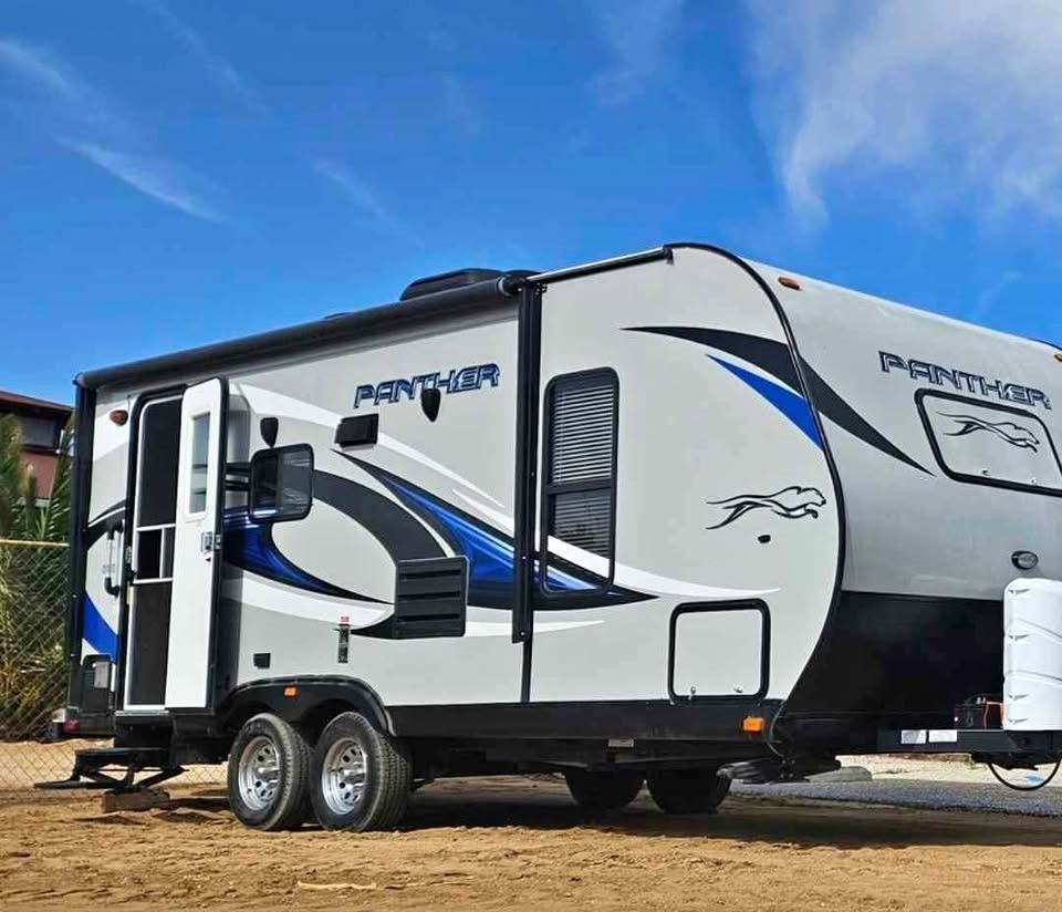 2016 Coachworks 20 Ft Trailer