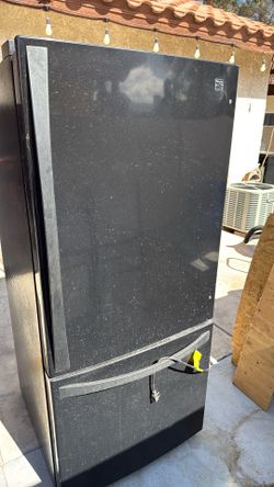 Refrigerator don’t know what’s wrong with it