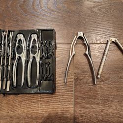seafood cracker set, for crab or lobster, good condition 