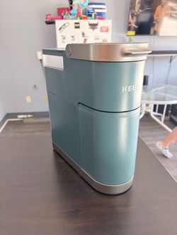 Lightly used Keurig Single Serve Coffee Maker in perfect condition