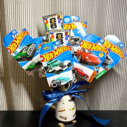 Hot Wheels and Panini Sticker Packs Father’s Day Arreglo