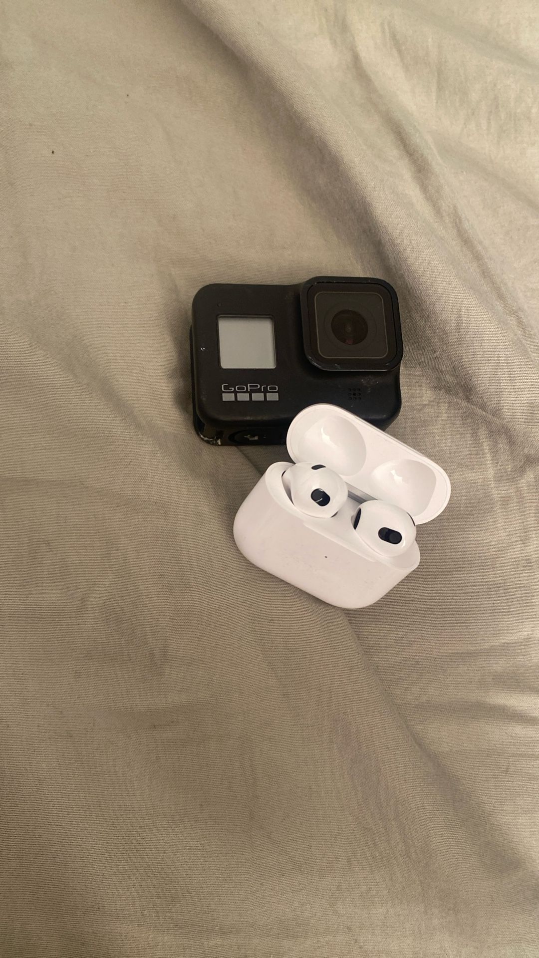 Airpods Pro & GoPro Hero 8