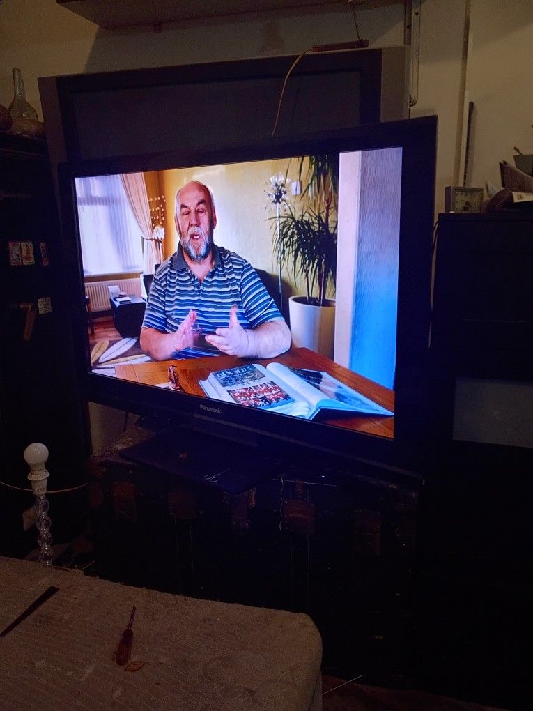 Panasonic TV Flat Screen With Remote