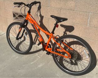 Giant XtC Jr 24 Lite youth mountain bike in vibrant orange